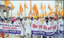  ?? SAMEER SEHGAL /HT ?? Members of United Akali Dal taking out a march on Heritage Street in Amritsar on.