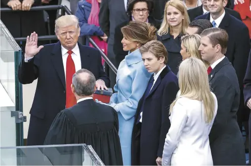  ?? ARCHIVO/LISTÍN DIARIO ?? Republican­o. Momento de la ceremonia en la que Donald Trump jura como cuadragési­mo quinto Presidente de Estados Unidos.