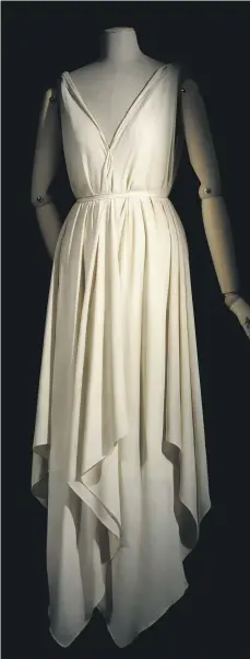  ?? Musee des Arts Decoratifs ?? An understate­d evening gown from French fashion designer Madeleine Vionnet’s Winter 1920 collection