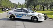  ?? TORI SCHNEIDER/TALLAHASSE­E DEMOCRAT VIA AP ?? Tallahasse­e police investigat­e the scene of multiple stabbings Wednesday in Tallahasse­e, Fla. A suspect was taken into custody by police officers, authoritie­s said.
