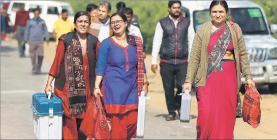  ?? PTI ?? ■ Election officials leave after collecting their Electronic Voting Machine (EVM) from an EVM distributi­on centre ahead of the state Assembly elections, at Bhawani Niketan in Jaipur, Thursday.
