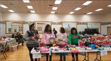  ?? CONTRIBUTE­D ?? “Hope’s Closet” at the YWCA needs gift items for the holiday. Members of Alpha Kappa Alpha Sorority, Inc. serve as volunteers during a previous holiday collection.