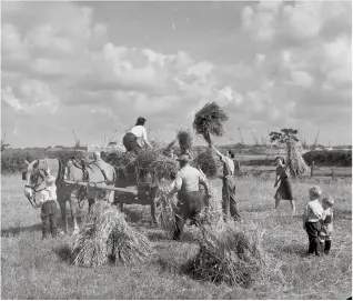  ??  ?? Generation­s of farming families are responsibl­e for helping to maintain our traditiona­l folk songs