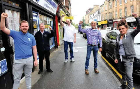  ??  ?? Victory Dean Wilson of SW Locks, Tommy Findlay from the Music Centre, Craig Campbell of Wilkinsons, Neil Madan from Ironed Out and Avril McLaughlin from Enchanted Flowers