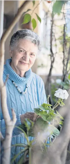  ??  ?? La narradora Angelina Muñiz-Huberman recibió el 29 de octubre pasado el Premio Nacional de Artes y Literatura 2018. “Escribir es mi vida”, asegura.