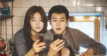  ??  ?? In Parasite, Park So-dam and Choi Woo-shik play siblings Ki-jung and Ki-woo, who try to con their way into the home of the affluent Park family.