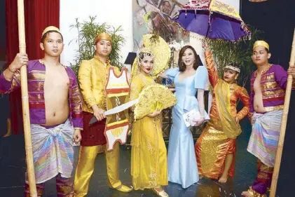  ??  ?? Belo Medical Group founder and medical director Dr. Vicki Belo (fourth from left) with the splendid dancers from Ang Pagdiriwan­g.