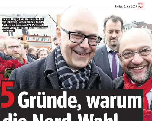  ??  ?? Torsten Albig (l.) will Ministerpr­äsident von Schleswig-Holstein bleiben: Von der Euphorie um den neuen SPD-Parteichef Martin Schulz (r.) konnte er allerdings kaum profitiere­n.