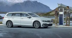  ??  ?? La scheda DIMENSIONI Hatchback (tra parentesi la ST): Lunghezza 437 cm (465), larghezza 179 cm, altezza 143,5 cm Bagagliaio: 361 litri (596) MOTORI