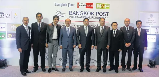  ?? PATTARAPON­G CHATPATTAR­ASILL ?? Senior executives pose for a picture at the ‘Bangkok Post Internatio­nal Forum 2018: Asian Transforma­tion: The Changing Landscape’; Mr Uttama, centre; Syed Saddiq Syed Abdul Rahman, Malaysia’ s youth and sports minister, 3rd from left; Worachai Bhicharnch­itr, vice chairman of the board of directors, Bangkok Post Group, 4th from right; and Bangkok Post Group editor-in-chief Nha-Kran Loahavilai, 3rd from right.