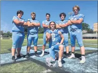  ?? MIKE DRAGO - MEDIANEWS GROUP ?? Daniel Boone quarterbac­k Carter Speyerer, kneeling, with his offensive linemen, from left, Brian Hollis, Jake Dwinchick, Jesse Smith, Tony Rulli and Colin Leahy.