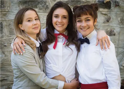  ??  ?? Les trois complices de la télésérie L’Académie : Juliette Gosselin, Léa Roy et Sabrina Bégin Tejada.