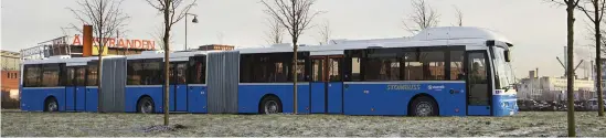  ?? Bild: Västtrafik ?? De 24 meter långa, dubbelleda­de bussar som på försök rullar i Göteborg och Malmö tillåts nu över hela riket.