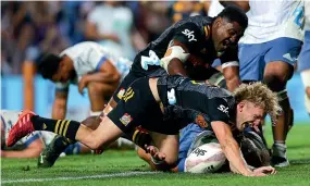 ?? GETTY IMAGES ?? Damian McKenzie scores the match-winning try in the Chiefs’ last-gasp win in Hamilton on Saturday night.