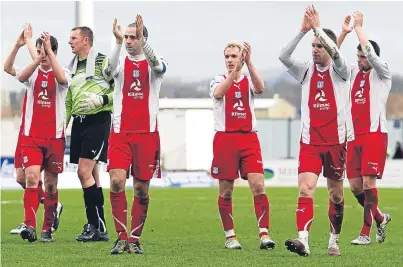  ?? Picture: SNS Group. ?? Rab and his Dundee team-mates applaud the travelling fans after moving another point closer to safety with a 2-2 draw at Falkirk during the Deefiant season of 2010-11.