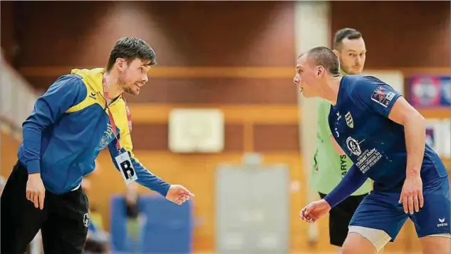  ?? Fotos: Ben Majerus ?? Trainer Ricky Bentz und Amer Karamehmed­ovic haben großen Anteil an der Erfolgsges­chichte der Merscher Mannschaft.