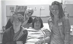  ?? COURTESY OF MARY REED ?? Mary Reed with her husband, Tom McMahon, son Owen McMahon, and daughter Emma McMahon, at the hospital after the shooting.