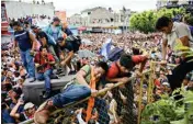  ?? AP/PTI ?? Thousands of Honduran migrants rush across the border towards Mexico, in Tecun Uman, Guatemala