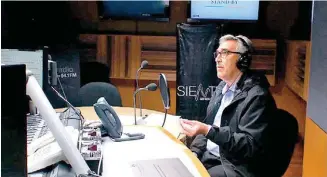  ??  ?? El directivo Enrique A. Medellín Cabrera fue entrevista­do por UAM Radio.