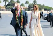  ??  ?? El presidente de EEUU, Donald Trump, y la primera dama, Melania Trump, arriban a la base conjunta Pearl Harbor-Hickam, en Hawái.