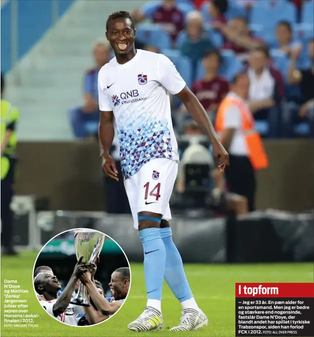  ?? FOTO: GREGERS TYCHO FOTO: ALL OVER PRESS ?? Dame N’Doye og Mathias ’Zanka’ Jørgensen jubler efter sejren over Horsens i pokalfinal­en i 2012. I topform
– Jeg er 33 år. En paen alder for en sportsmand. Men jeg er bedre og staerkere end nogensinde, fastslår Dame N’Doye, der blandt andet har...