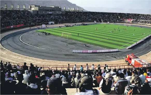  ?? Yemen Sports Media Union ?? About 45,000 people attend the finals of a football tournament in Hadramawt in south-east Yemen this year