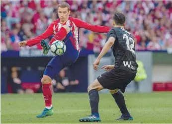  ??  ?? Griezmann hesitou, devido ao convite do Barcelona, mas mantém-se colchonero