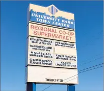  ?? ZAK KOESKE/DAILY SOUTHTOWN ?? Years of reliance on improper financial maneuvers to pay the bills have left University Park mired in a monetary crisis of monumental proportion­s, officials said. The village’s Town Center, where public meetings are held, is mostly vacant.