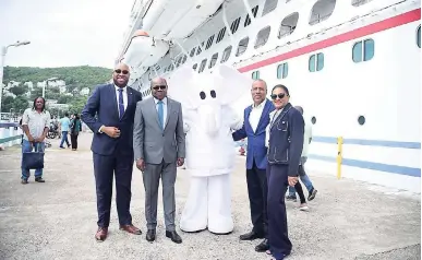  ?? JIS PHOTO ?? Minister of Tourism Edmund Bartlett (second left); Chief Strategist, Delano Seiveright (left); Chief Executive Officer of the Port Authority of Jamaica, Professor Gordon Shirley (second right); and Chairperso­n of Jamaica Vacations, Joy Roberts, with the official mascot of the ‘Carnival Horizon’, which arrived at the Ocho Rios Cruise Pier in St Ann on October 2.