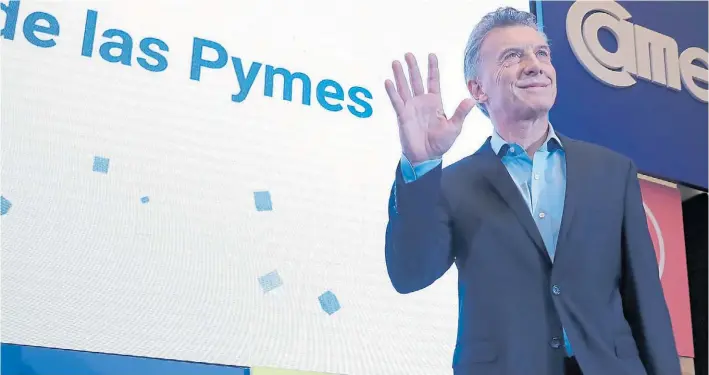  ??  ?? Saludo. Mauricio Macri, ayer en la celebració­n del Día de la Pyme. “Estamos hablando con Brasil por un acuerdo de libre comercio con los Estados Unidos”, confirmó allí el Presidente.