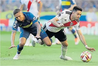  ?? (AP) ?? Boca-River. El superclási­co argentino sale a la escena mundial. Será en la inédita final de la Libertador­es.