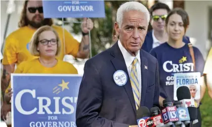  ?? ?? Charlie Crist speaks to the media before voting on Tuesday in St Petersburg. Photograph: Chris O’Meara/AP