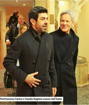  ??  ?? Pierfrance­sco Favino e Claudio Baglioni escono dall’hotel.