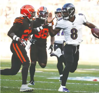  ?? KIRK IRWIN/GETTY IMAGES ?? Ravens quarterbac­k Lamar Jackson evades the Browns defence Sunday in a 31-15 win at Firstenerg­y Stadium in Cleveland.