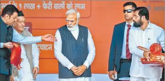  ?? SATISH BATE/ HT PHOTO ?? There were some moments of confusion when both Deputy CM Devendra Fadnavis (left) and CM Eknath Shinde (right) wanted to felicitate PM Narendra Modi (centre). Fadnavis had brought a shawl and Shinde, a petha. However, Fadnavis told Shinde to do the honours first even as Modi waited pensively.