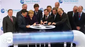  ??  ?? Schröder (far left), French Prime Minister Francois Fillon, Merkel, Medvedev, and others open the Nord Stream pipe in 2011