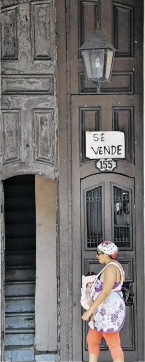  ?? BILD: SN/KEH ?? „Se vende“– „Zu verkaufen“steht auf vielen Häusern in Havanna.