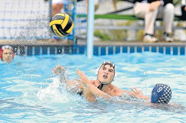  ?? Picture: SIBONGILE NGALWA ?? TESTED: The Selborne College water polo team will have to be at their very best when the annual Vides tournament starts next Friday. Selborne are the defending champions, also winning in 2015