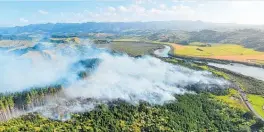  ?? Photo / Clinton Lyall, FENZ ?? A bird’s-eye view of the blaze as it was being brought under control on Monday evening. Rawene Rd and O¯ manaia River are on the right.