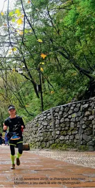  ??  ?? Le 18 novembre 2018, le Zhangjiaji­e Mountain Marathon a lieu dans le site de Wulingyuan.