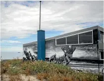  ?? GEORGE HEARD/STUFF ?? The St Kilda Surf Lifesaving Club, perched atop the dunes that protect much of low-lying South Dunedin against sea level rise.