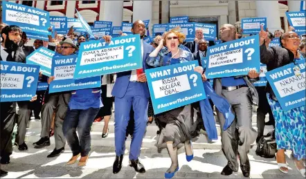  ?? PICTURE: HENK KRUGER ?? ‘STICK TO THE RULES’: DA parliament­ary leader Mmusi Maimane, party chief Helen Zille and supporters protest on the steps of Parliament yesterday after President Jacob Zuma failed to appear in the House to respond to questions, ending a truce brokered...