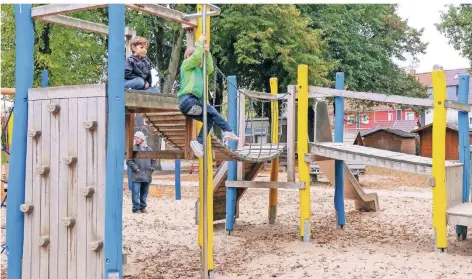  ?? FOTO: STADT HILDEN ?? Der Spielplatz der Wiederhold-Straße steht auch Kindern aus der Nachbarsch­aft zur Verfügung. Spielplatz­patin ist Kita-Leiterin Verena Mais.