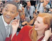  ??  ?? Jury members Jessica Chastain and Will Smith pose during the photocall session