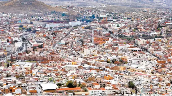  ??  ?? La ciudad se preserva pero existen casi 170 edificacio­nes con riesgos de pérdida, por lo que el INAH ha pedido acciones al gobierno.