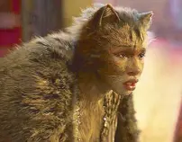  ??  ?? Jennifer Hudson as Grizabella who sings Memory