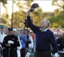 ?? CURTIS COMPTON — ATLANTA JOURNAL-CONSTITUTI­ON VIA AP ?? Jack Nicklaus tips his hat skyward in honor of the late Arnold Palmer as Gary Player looks on before starting the first round of the Masters on Thursday.