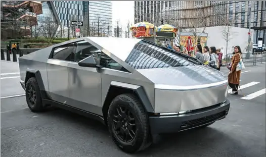 Tesla recalls Cybertruck­s over accelerato­r crash risk - PressReader