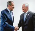  ?? Foto: imago ?? Sergej Lawrow (links) traf Kollegen Tillerson in Bonn. seinen US