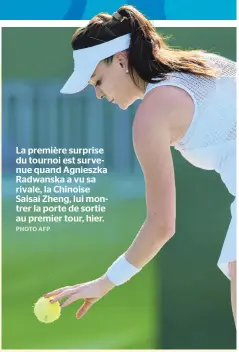  ??  ?? La première surprise du tournoi est survenue quand Agnieszka Radwanska a vu sa rivale, la Chinoise Saisai Zheng, lui montrer la porte de sortie au premier tour, hier.